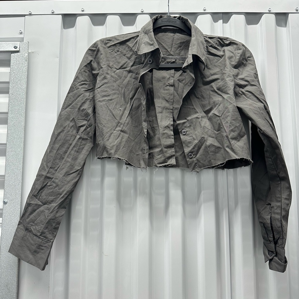Rumored-Cropped Long Sleeve Button Down